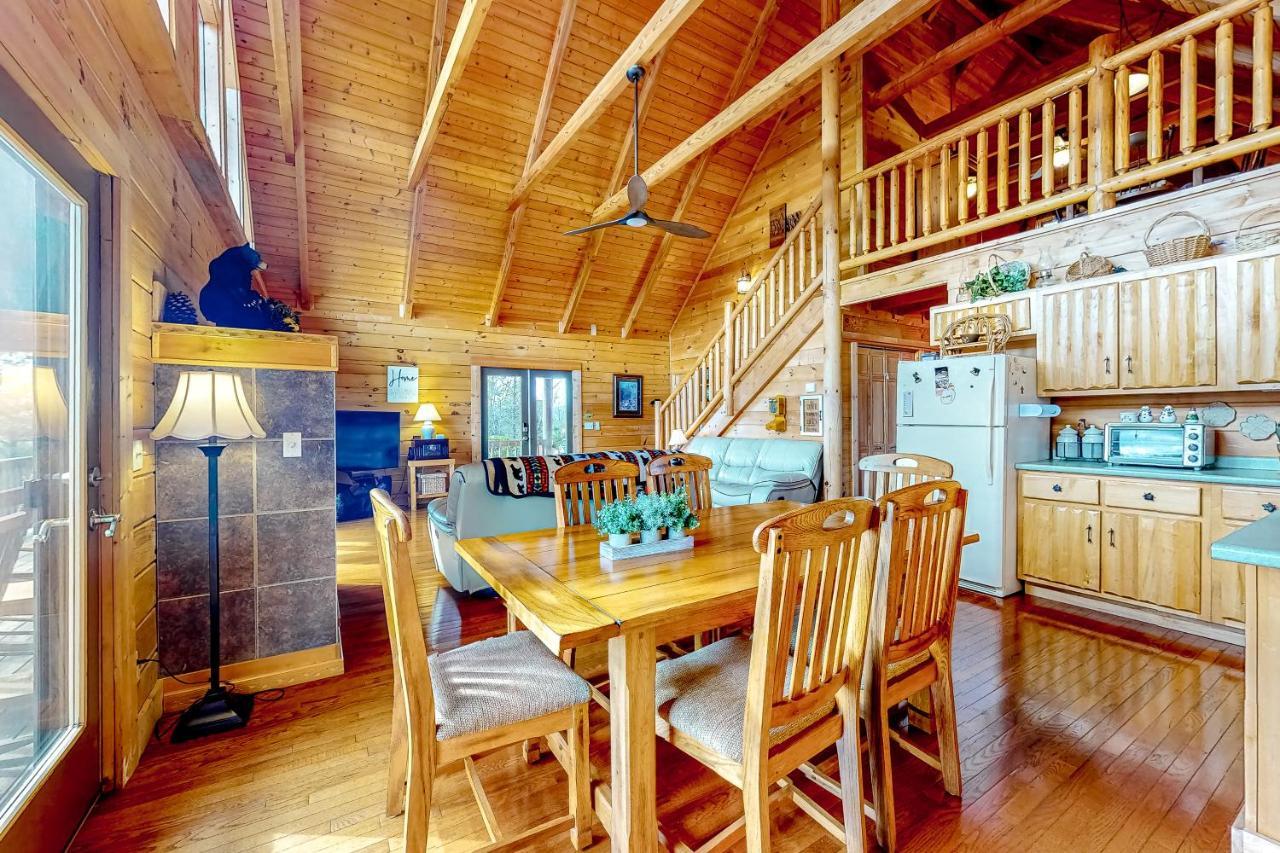 Lazy Bear Lodge Sevierville Eksteriør billede