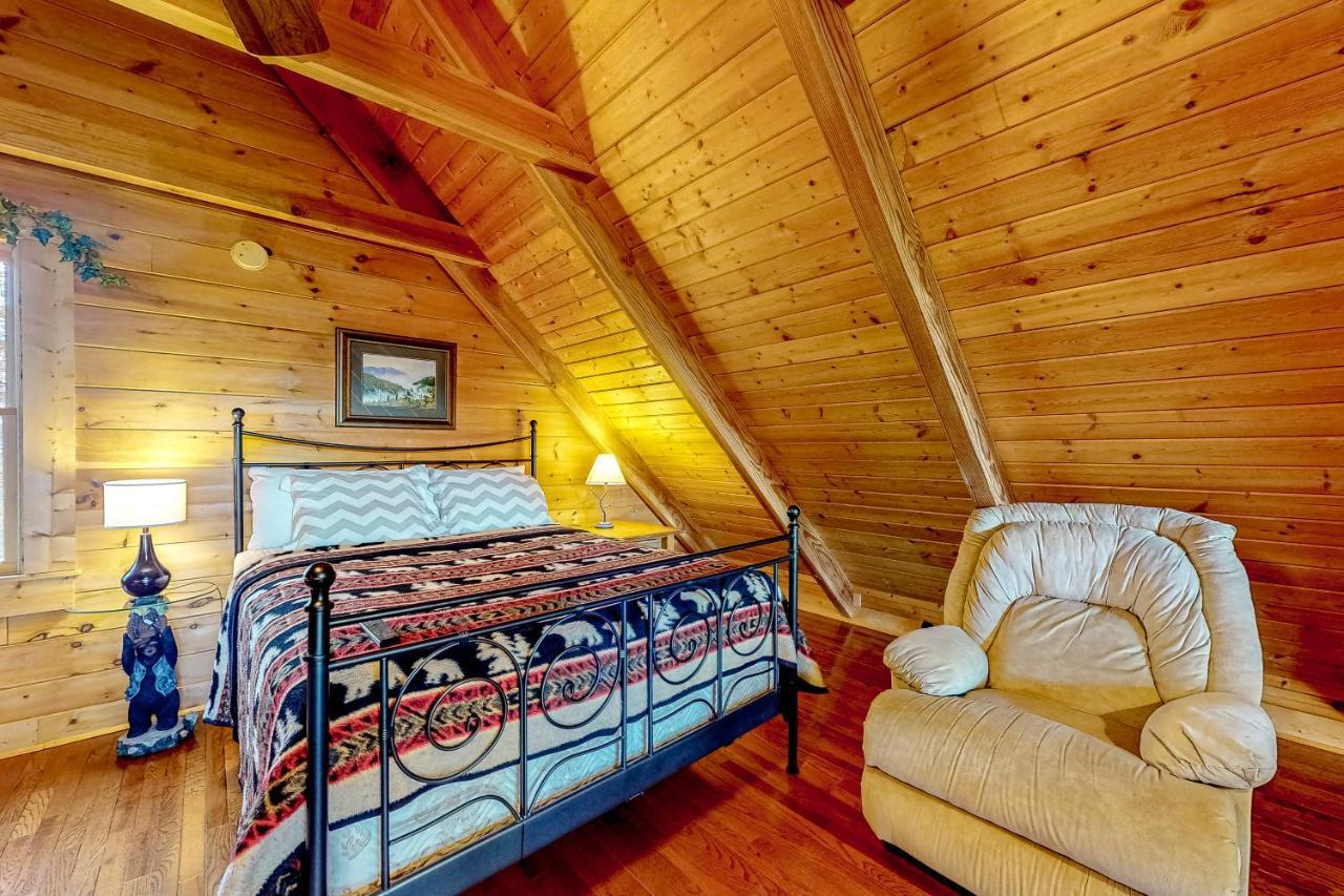 Lazy Bear Lodge Sevierville Eksteriør billede